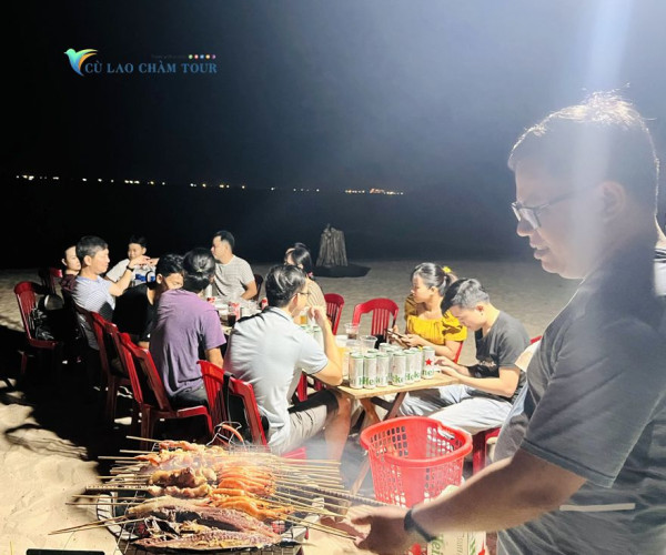 Trai Nghiem Buoi Toi Tiec Nuong Bbq Hai San Tren Bai Bien Cu Lao Cham A